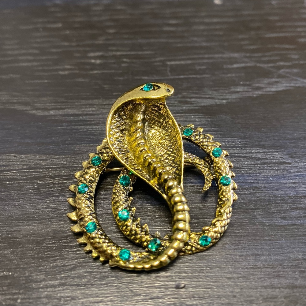 Gold snake brooch with green rhinestones - Picture 2 of 10